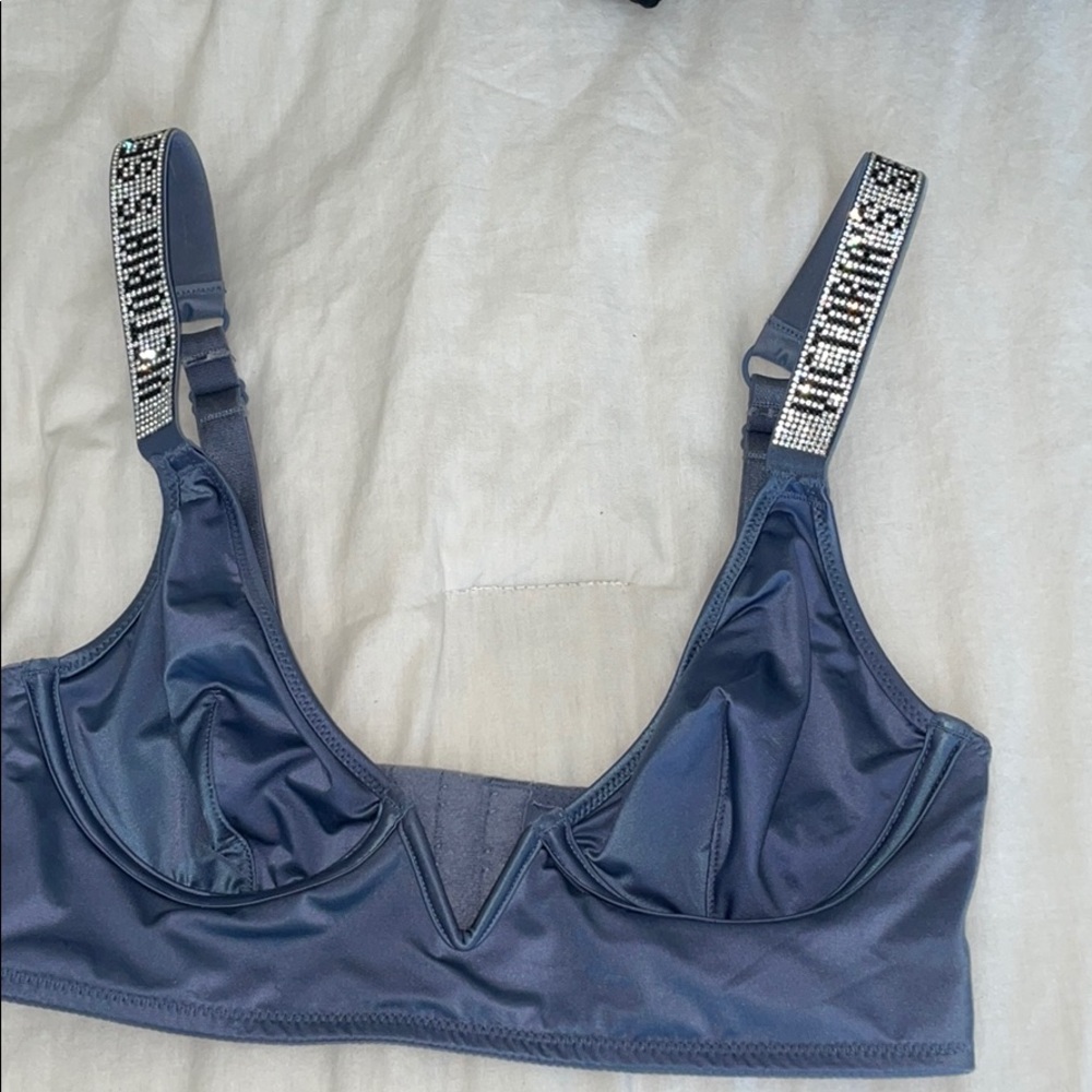 32B Victoria’s Secret blue sequin unlined bra